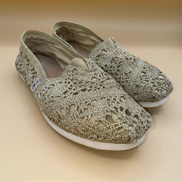 TOMS Women's Crochet Glitter Gold Slip-On Shoes, Size 7, GUC - Picture 1 of 7